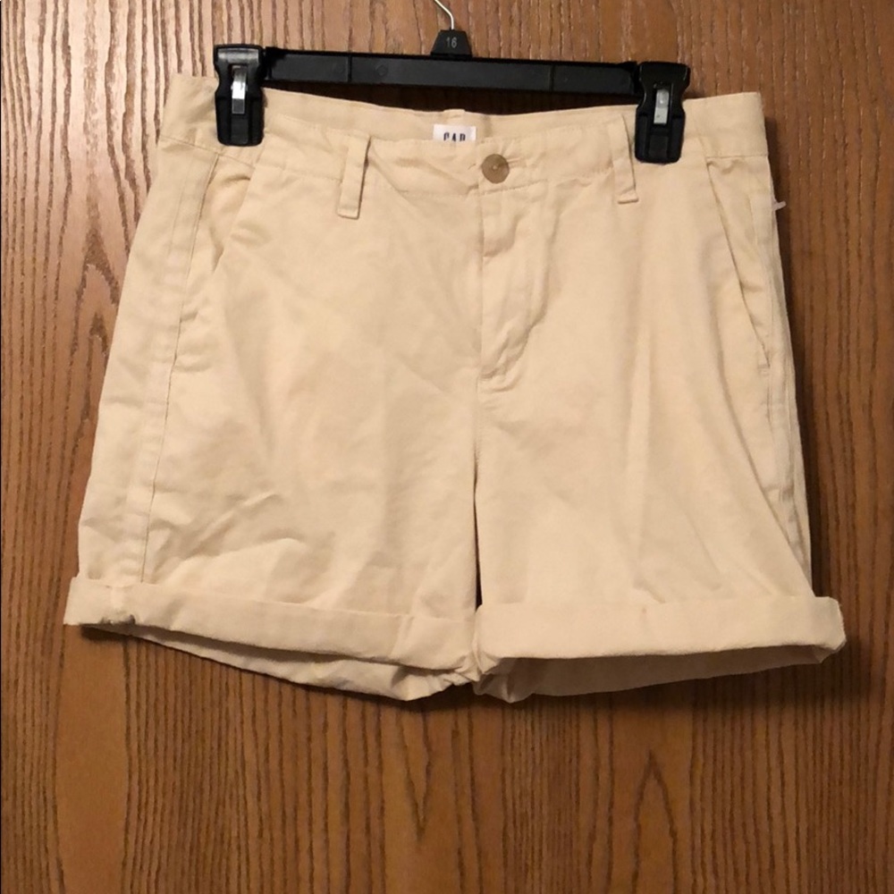 GAP girlfriend chino khaki shorts